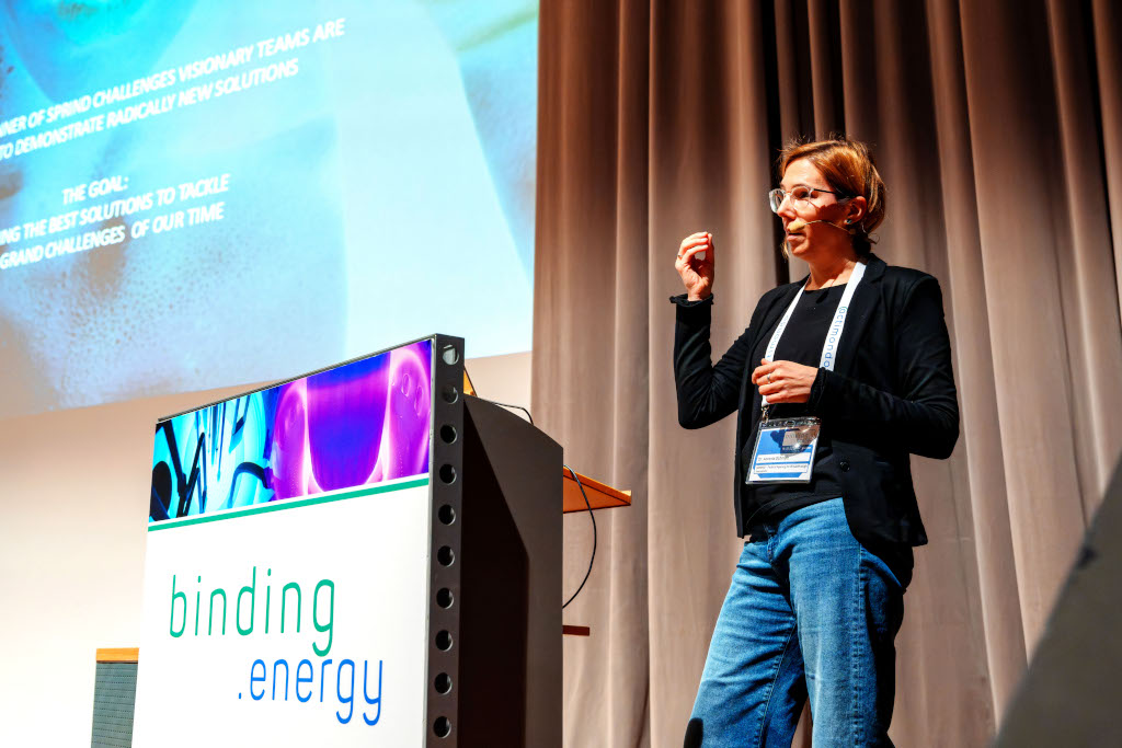 Speaker on stage at binding.energy