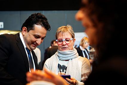 Two conference participants in a warm and focused exchange during a break at binding.energy — exploring opportunities for collaboration in the fusion and fission sector